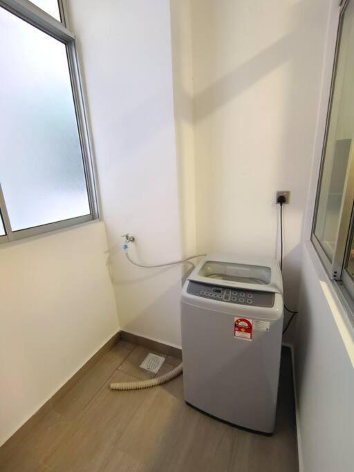A1403 Jb City Sks Habitat Larkin 2Br 6Pax 100Mbps Netflix!! By Stay 新山 外观 照片